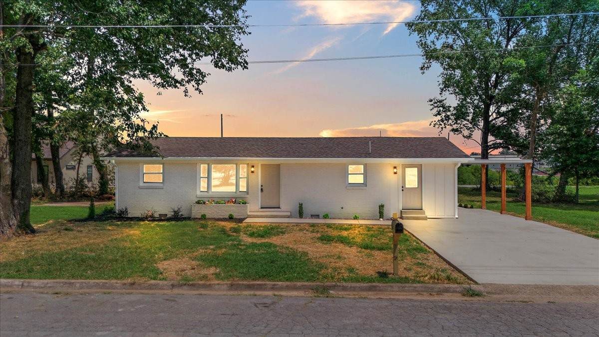 1306 Hart Ave - Photo 1