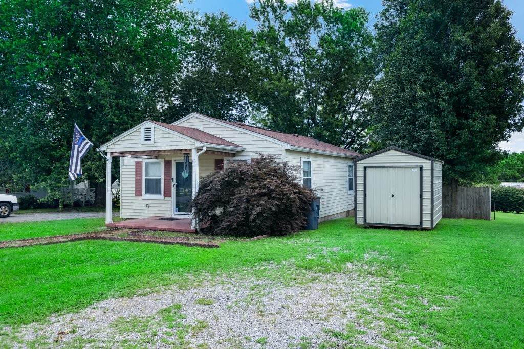 110 Ash St - Photo 1