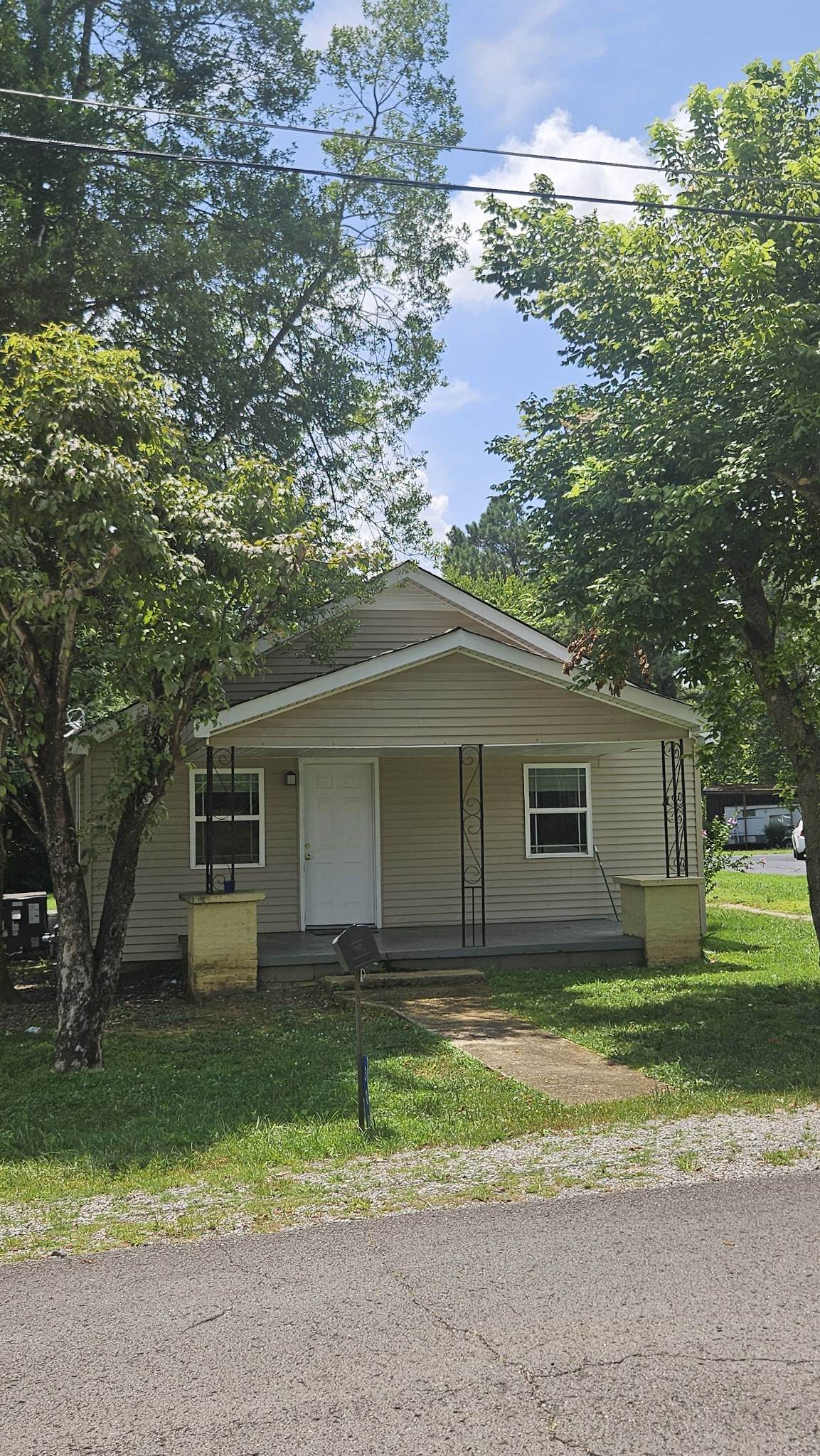 303 Fairview St - Photo 1
