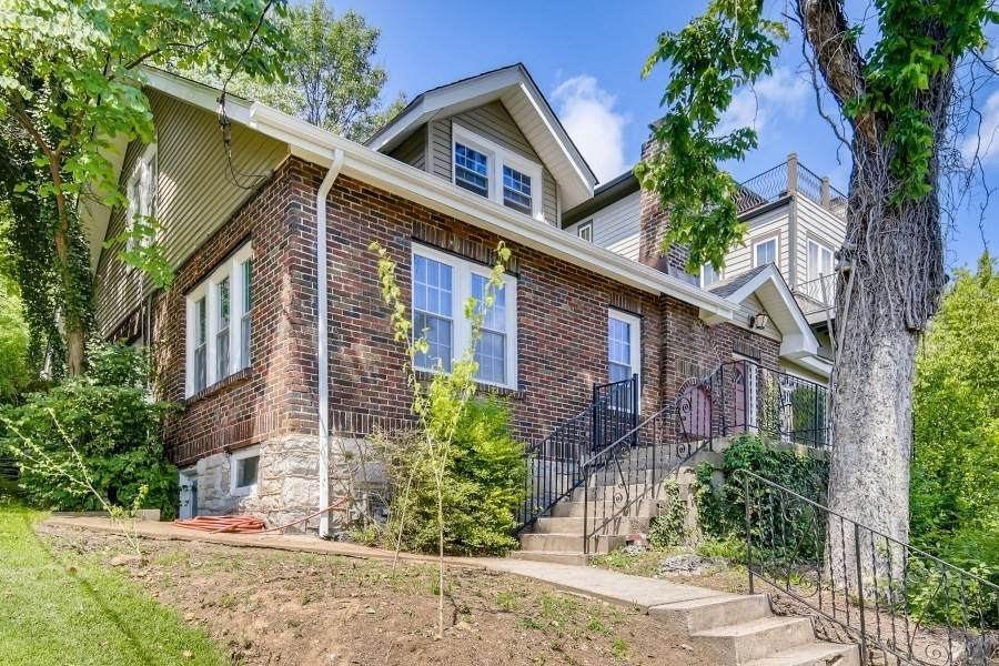 303 32nd Ave - Photo 1