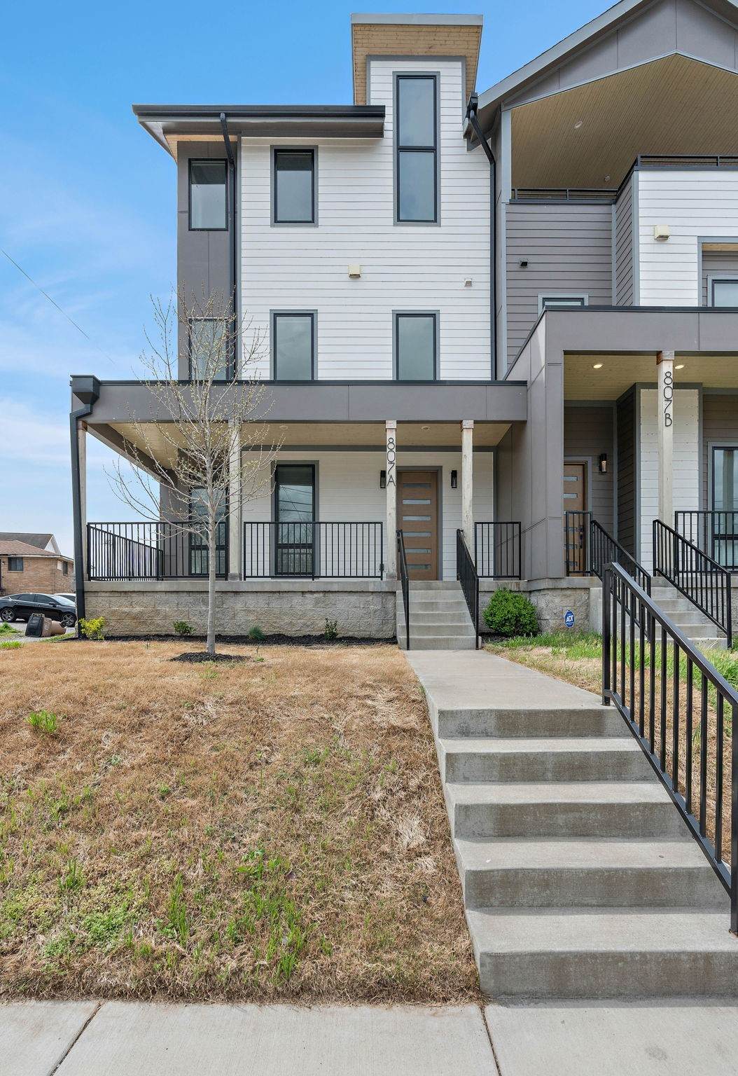 807 32nd Ave - Photo 1