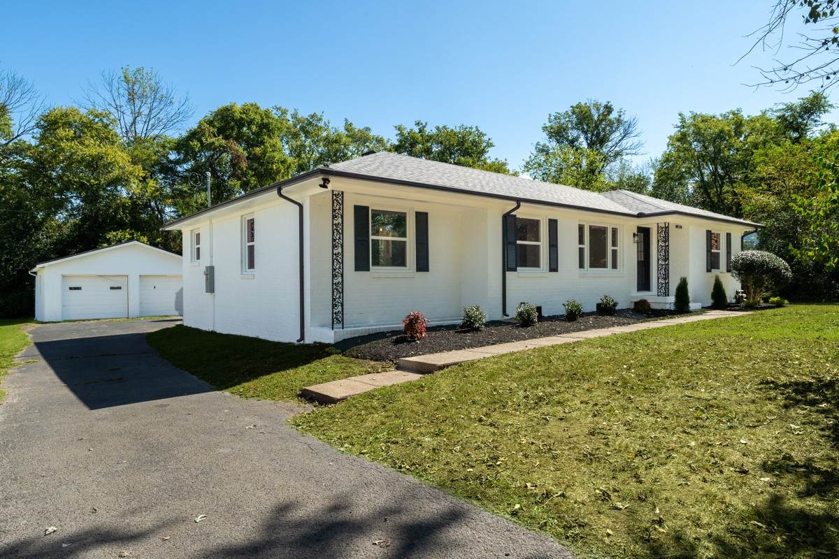 200 Hillcrest Dr - Photo 1