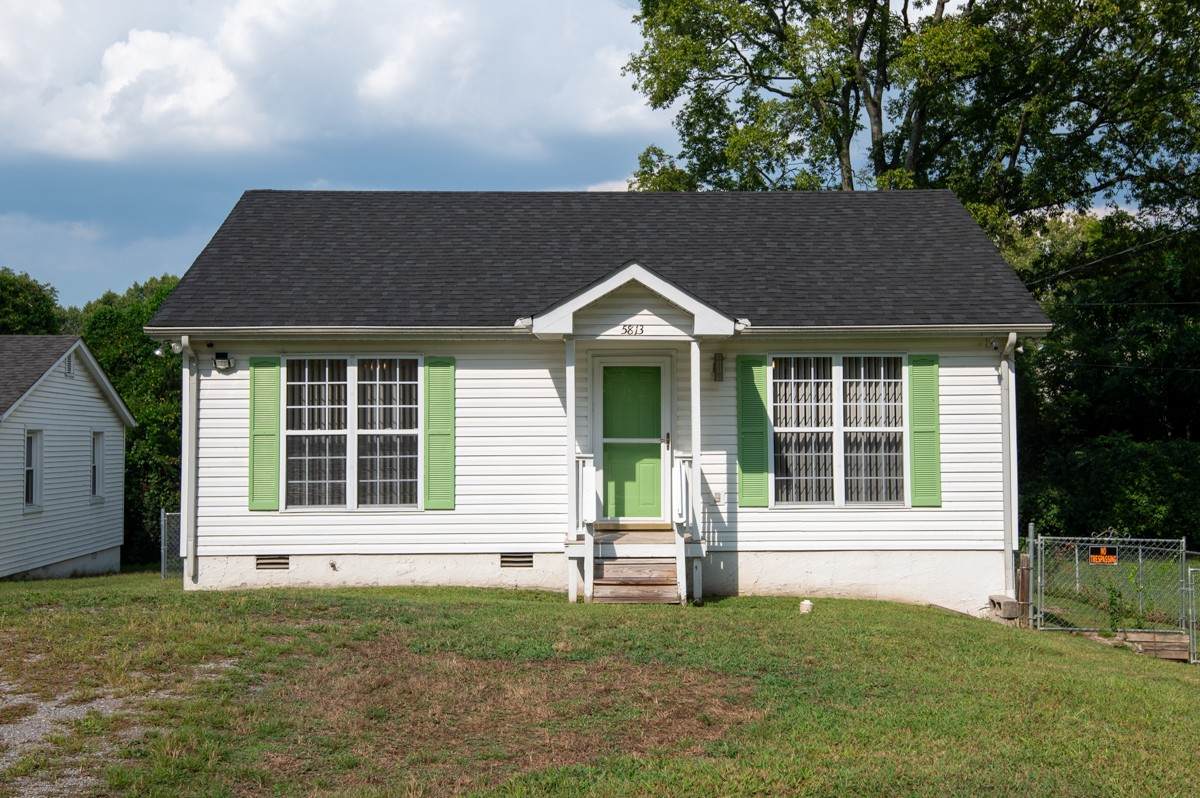 5813 Mackie Pl - Photo 1