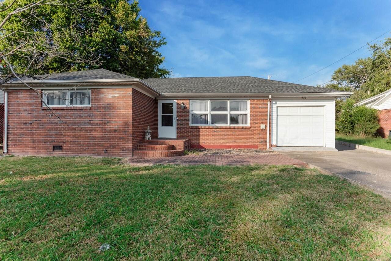 1720 Calvin Dr - Photo 1