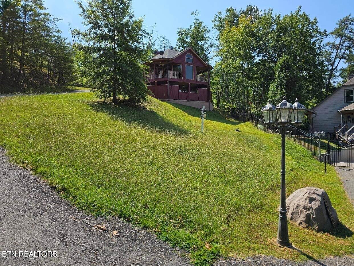 2 Village Circle - Photo 1