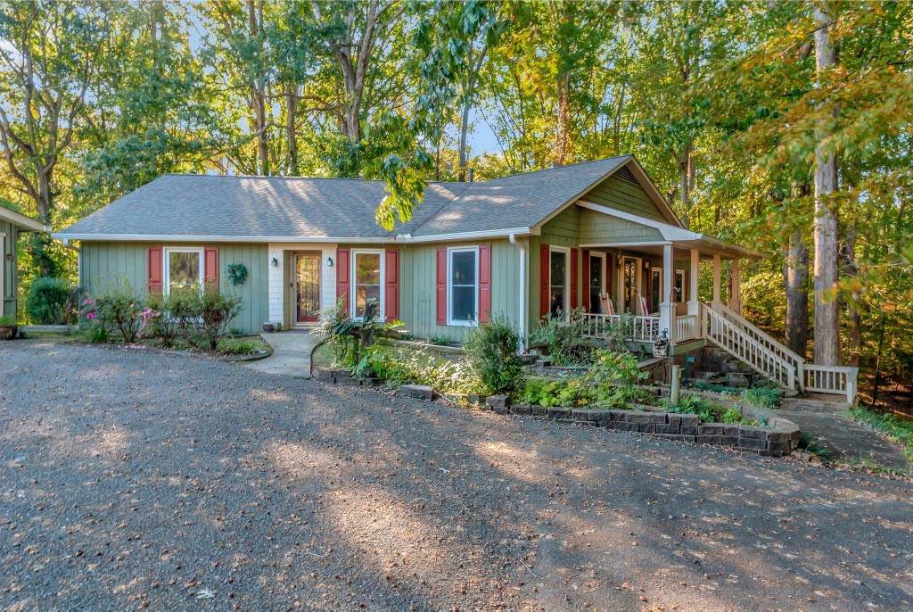 407 Oakwood Dr - Photo 1