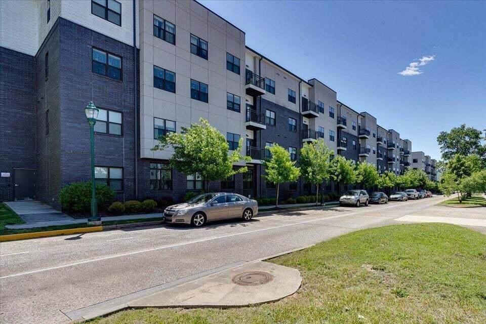 782 Riverfront Parkway - Photo 1