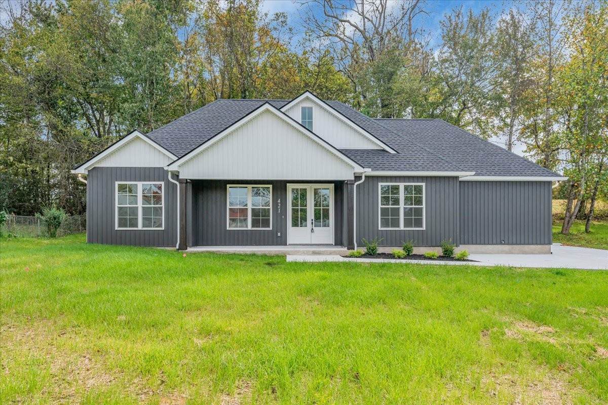 421 Sherwood Dr - Photo 1