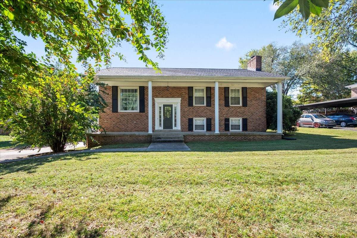 209 Hampton Rd - Photo 1