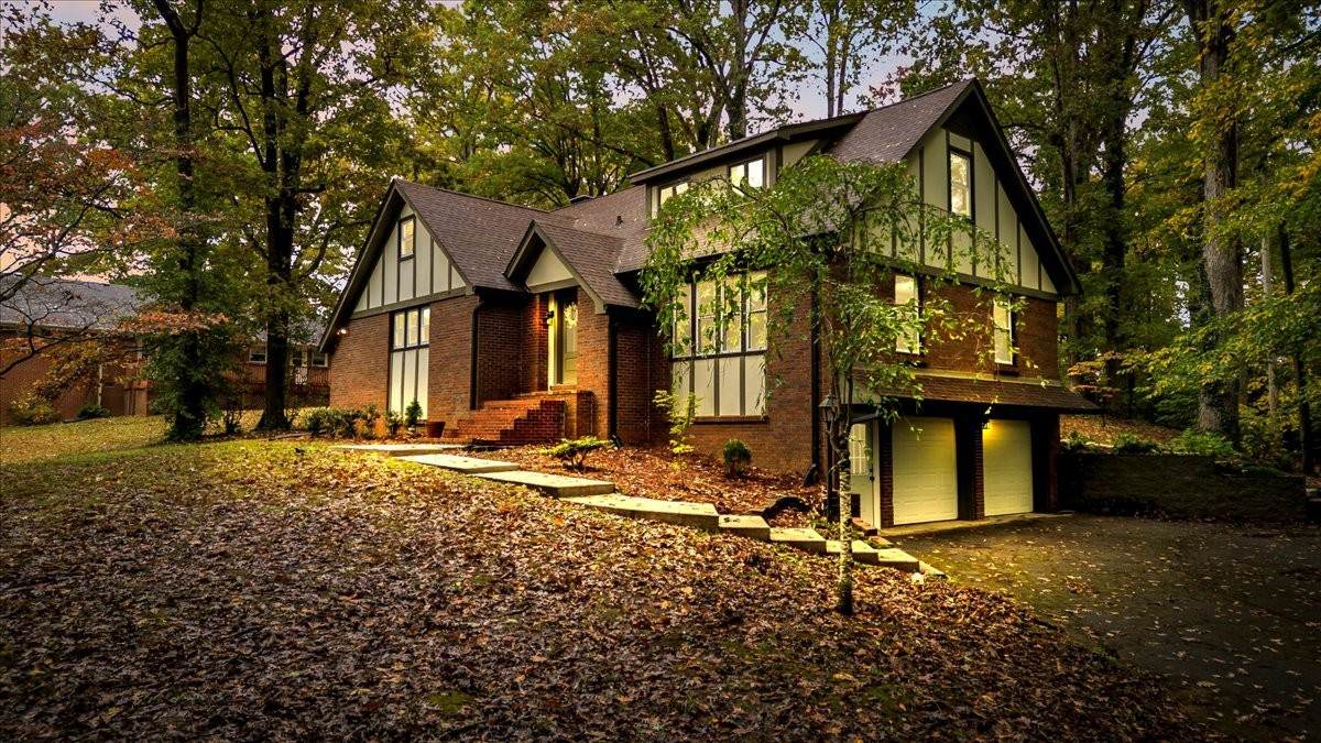 303 Edgewood Ave - Photo 1