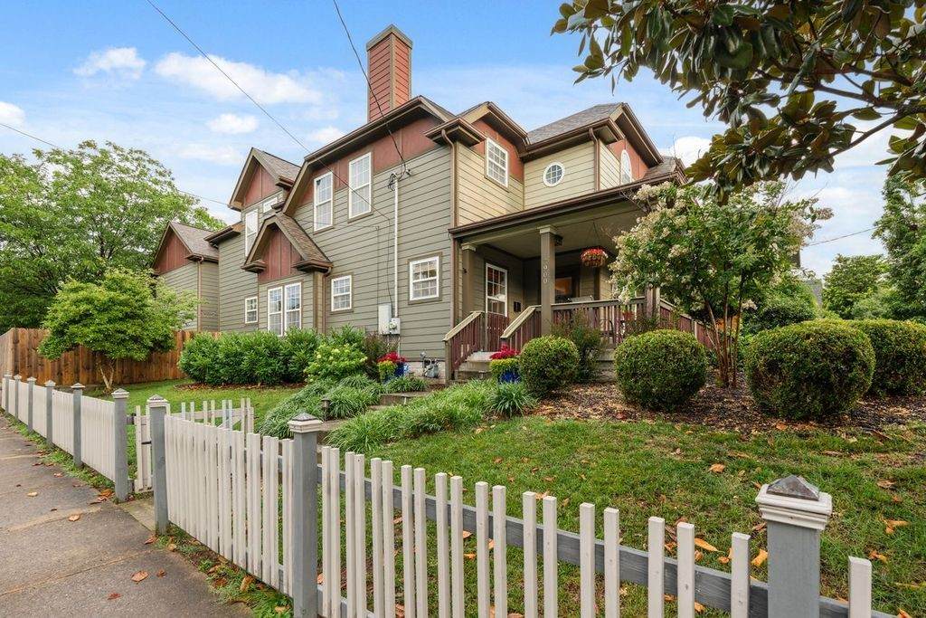 900 Villa Pl - Photo 1