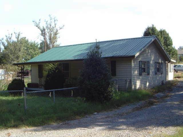 136 Carter St - Photo 1