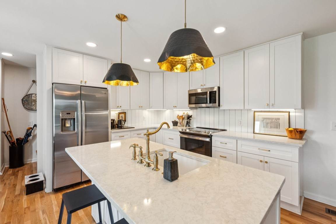 5013 Hays Dr - Photo 1