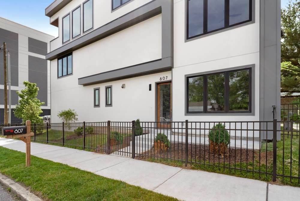 807 Buchanan St - Photo 1