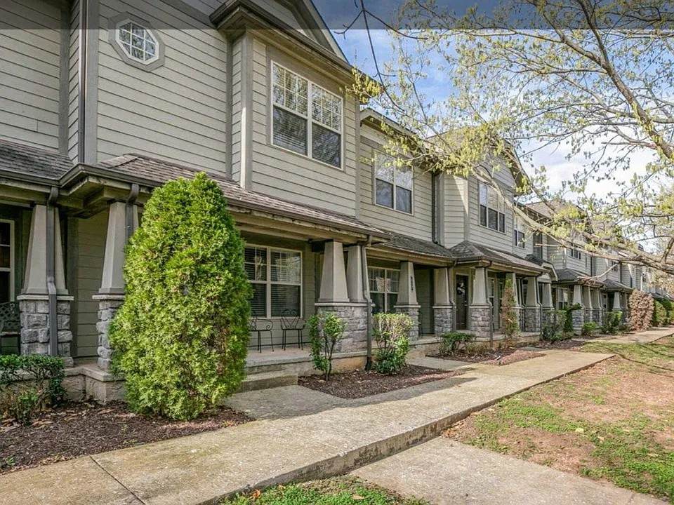 105 4th Ave - Photo 1