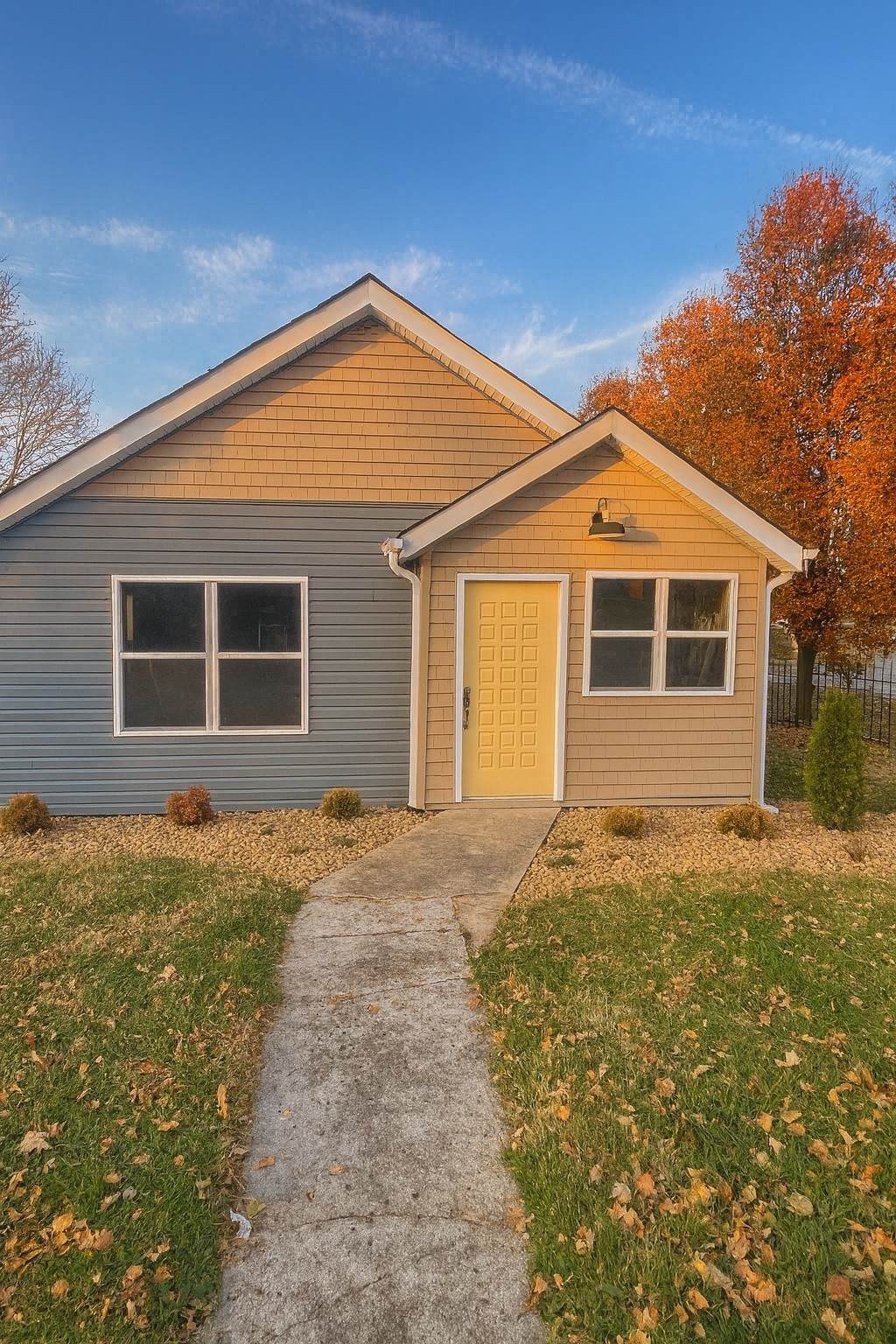 210 Hill St - Photo 1