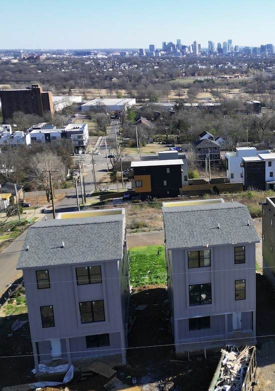 2158 Summitt Ave - Photo 1