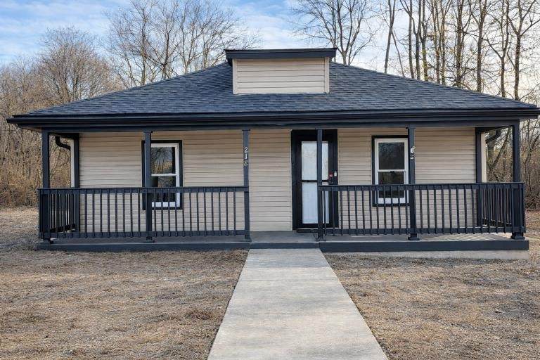 218 Locust St - Photo 1