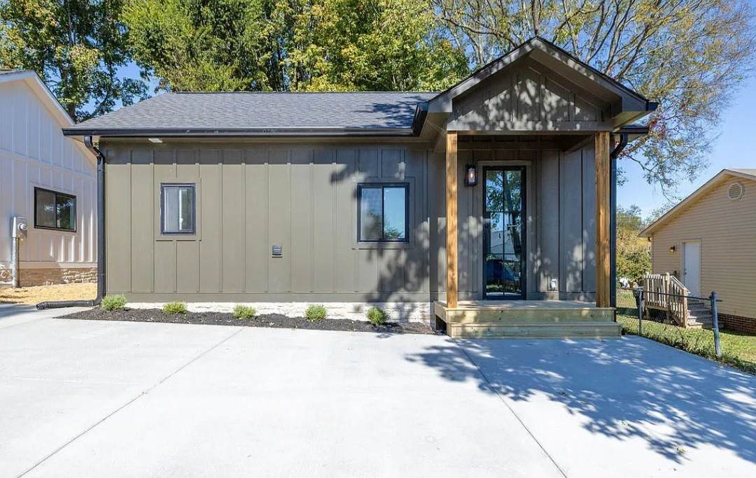 1905B Highland Ave - Photo 1