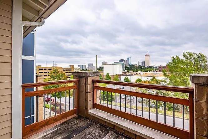 924 Ireland St - Photo 1