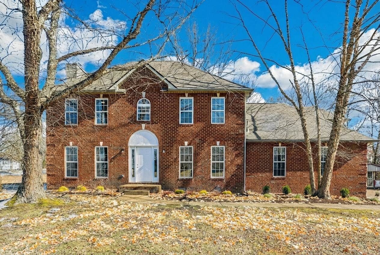 100 Lyon Dr - Photo 1