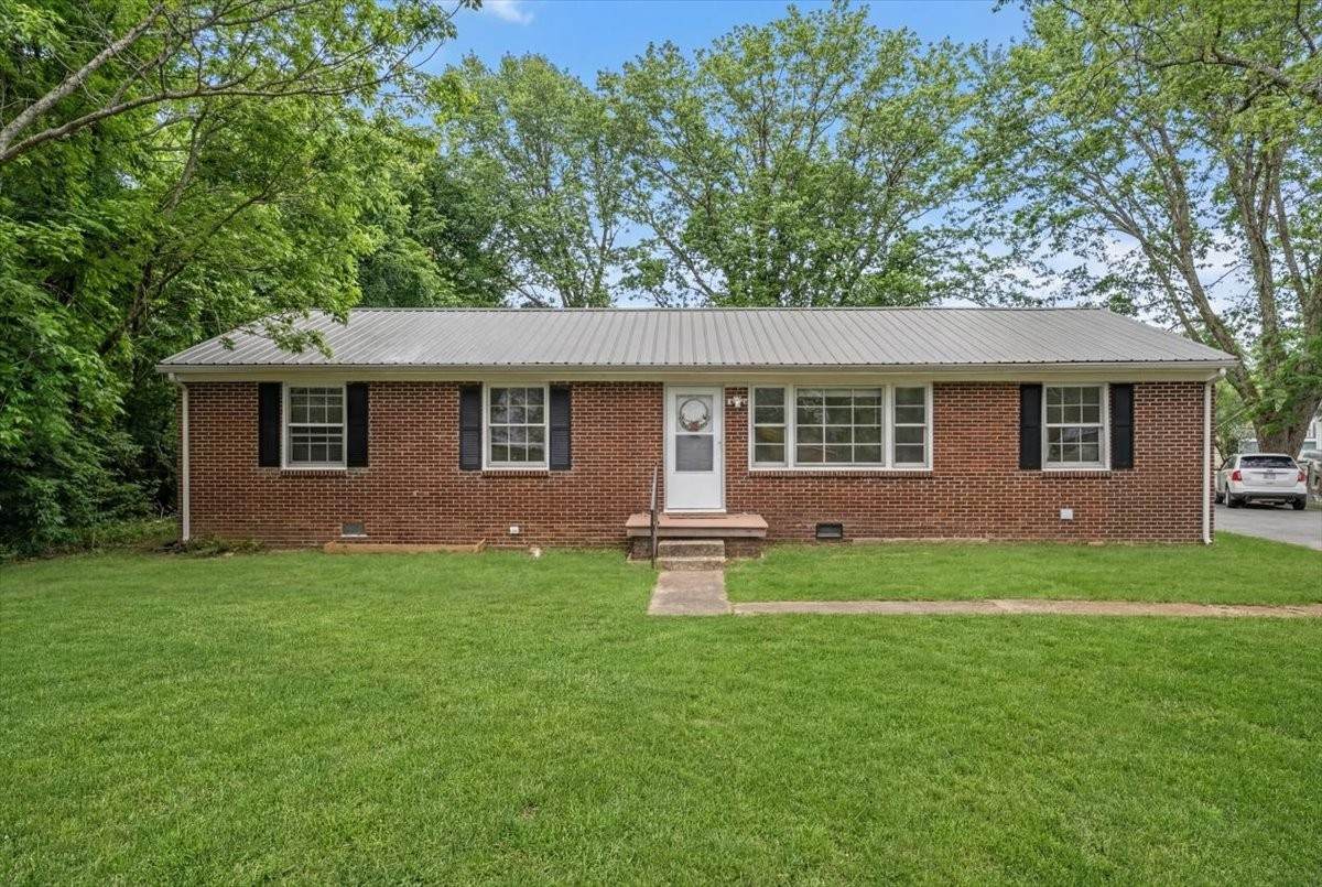 756 Ridgelawn Pl - Photo 1