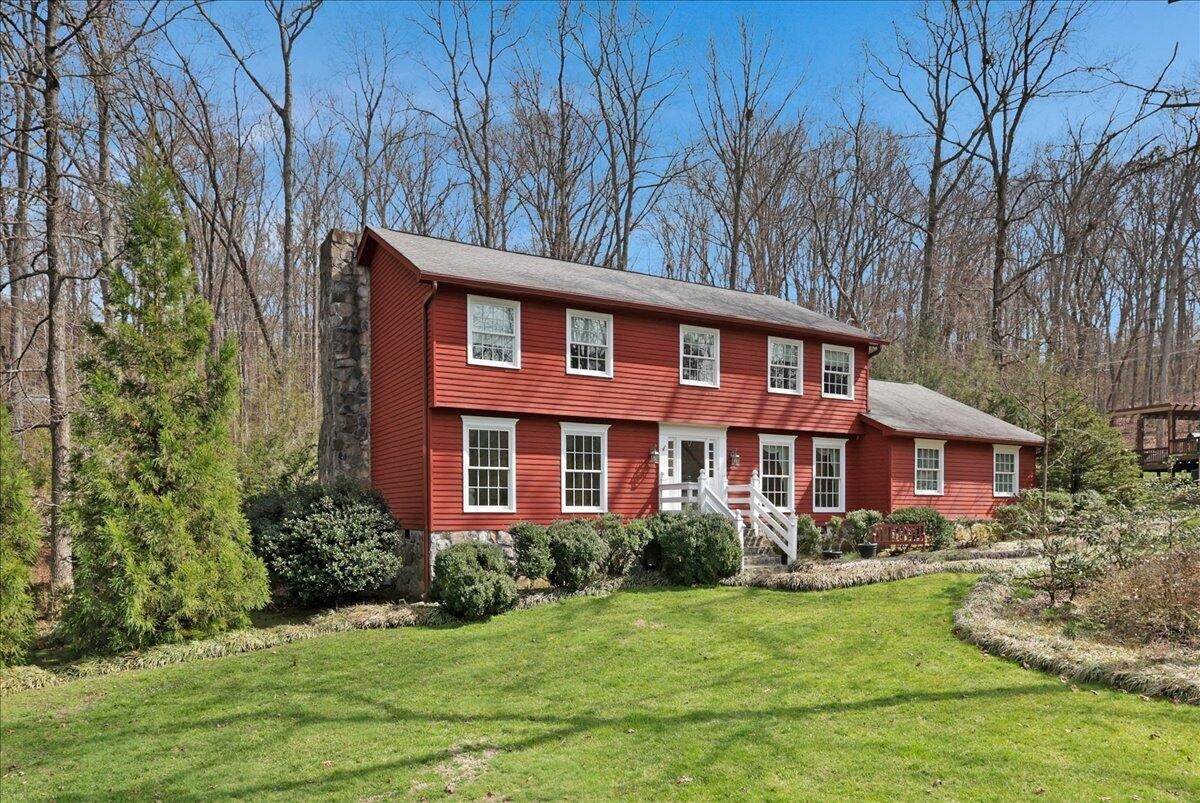 933 Dunsinane Road - Photo 1
