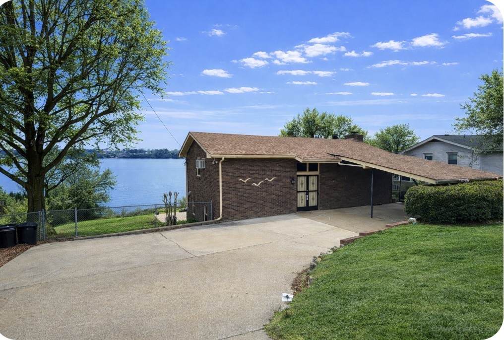 152 Roberta Dr - Photo 1