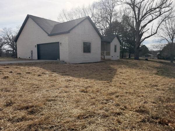 523 Old Hopkinsville Rd - Photo 1