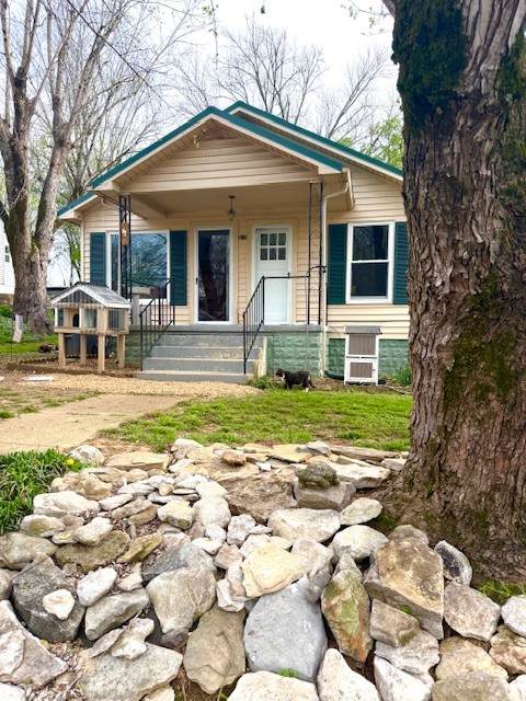 910 College St - Photo 1