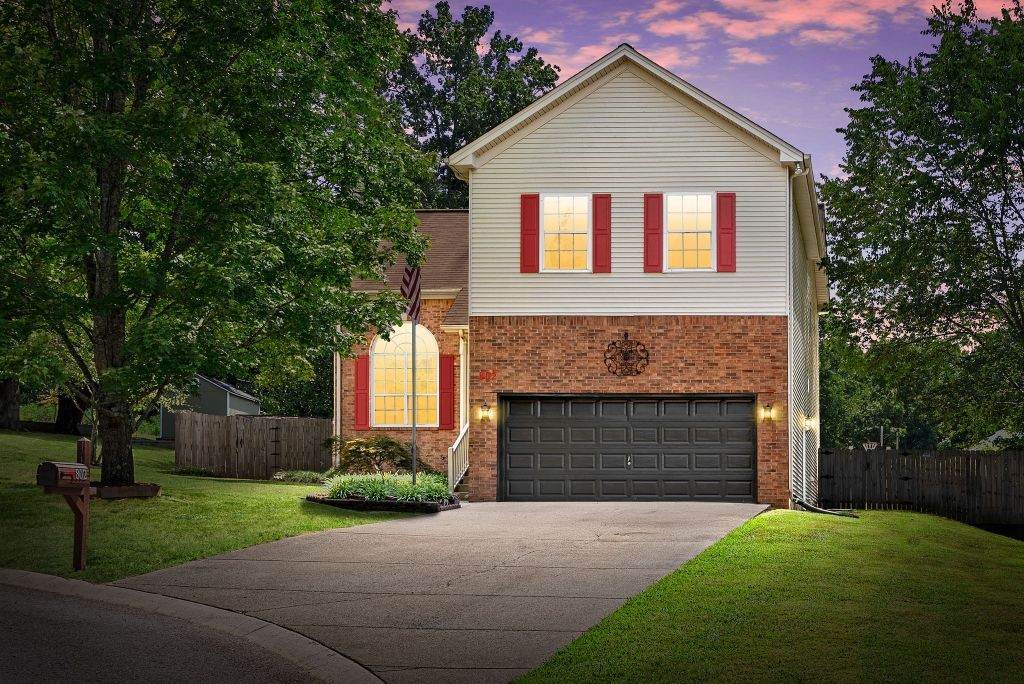 802 Crystal Ct - Photo 1
