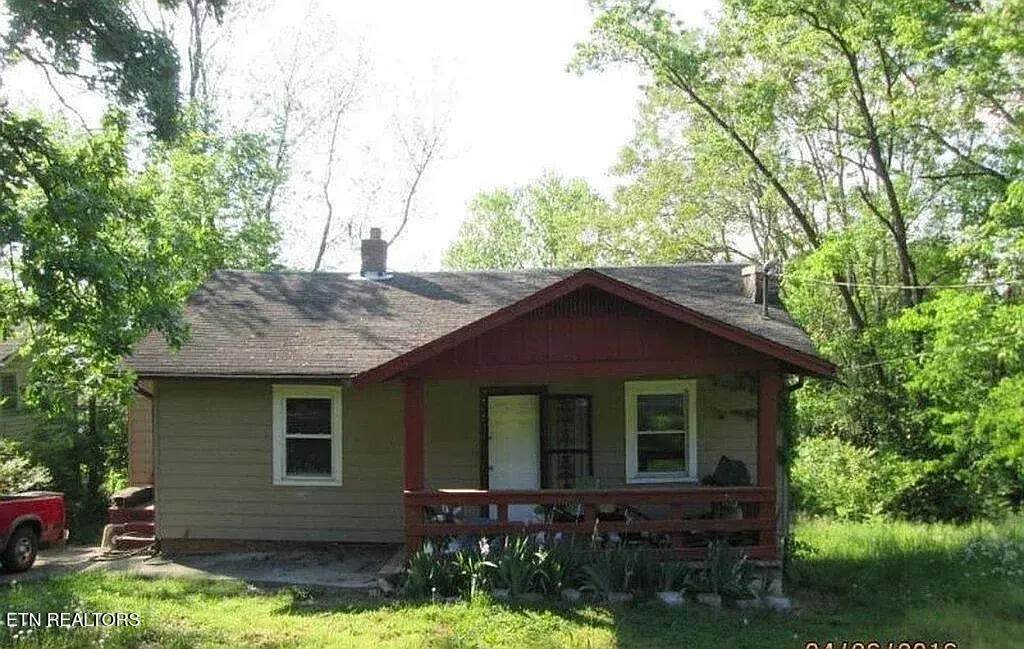 2821 Hillside Ave - Photo 1