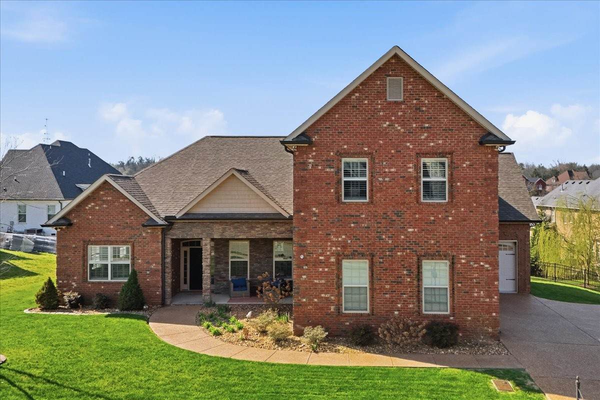 604 Pickett Dr - Photo 1