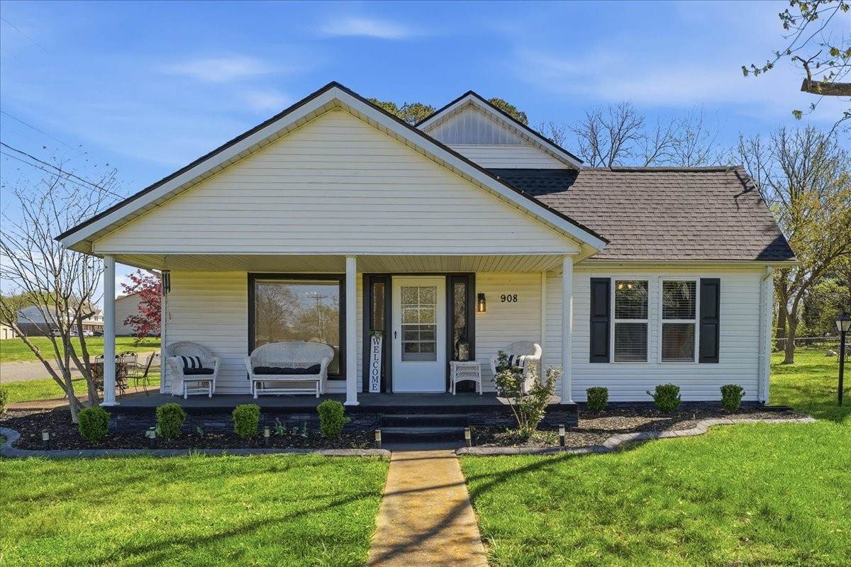 908 Smith Ave - Photo 1