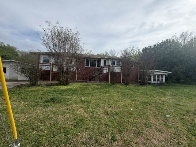 1031 College Ave - Photo 1
