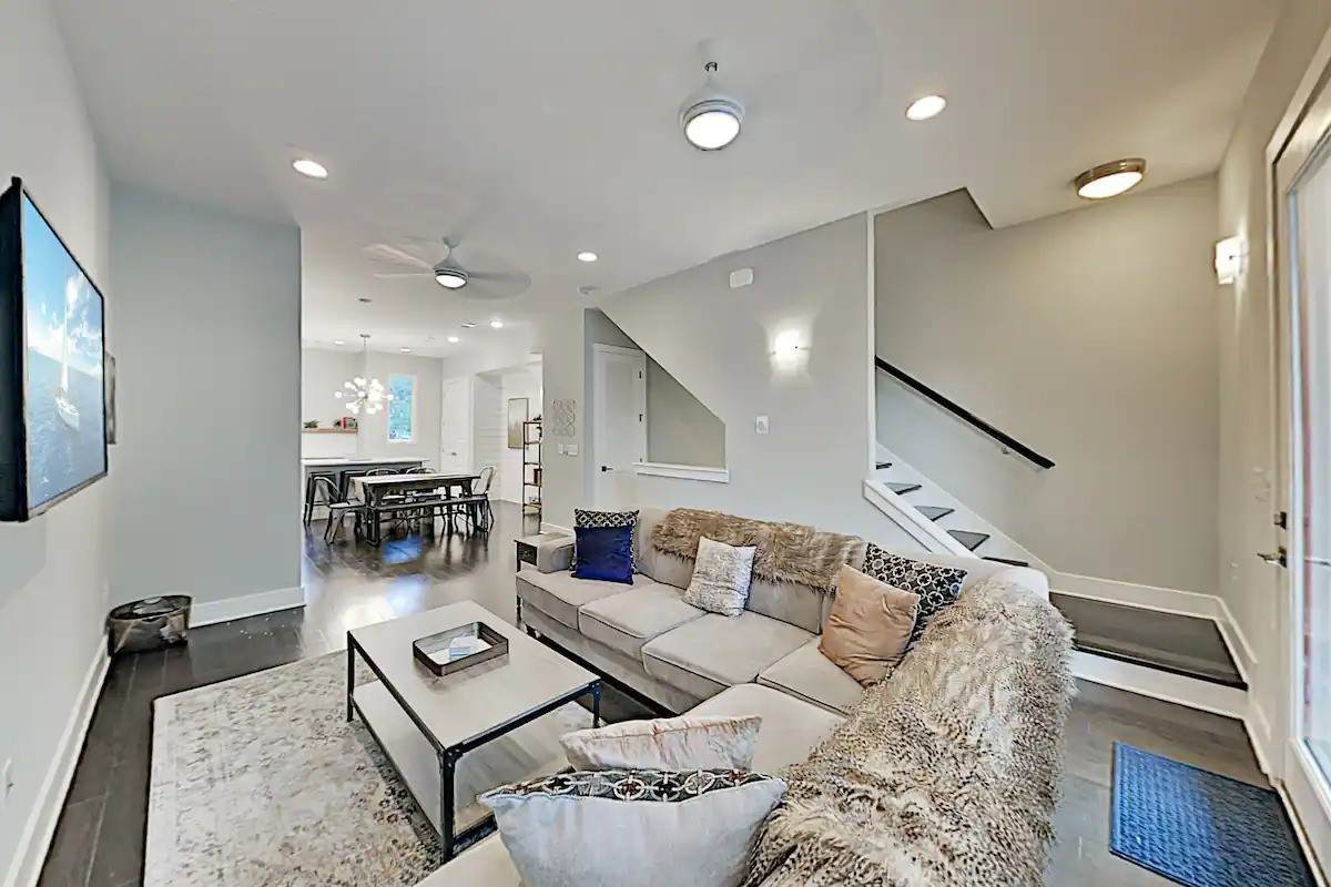 2410 Meharry Blvd - Photo 1