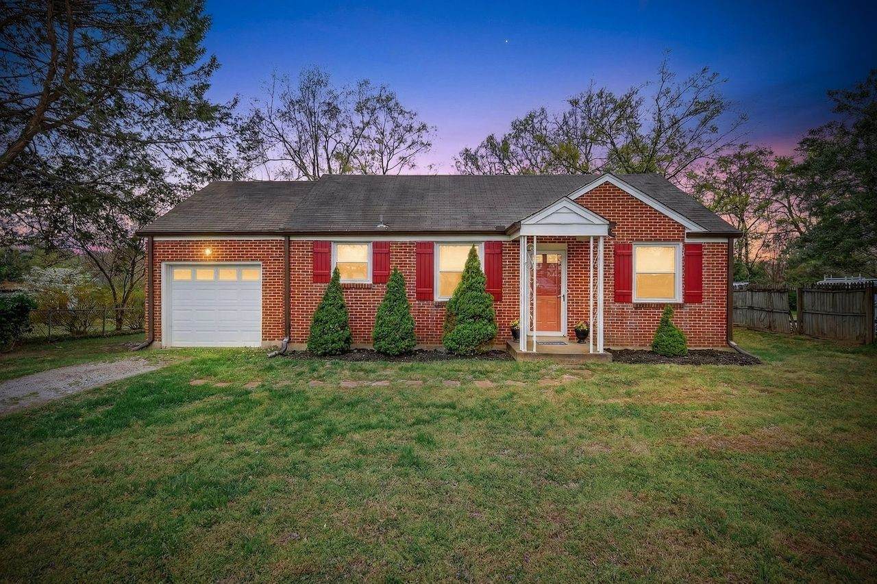 2226 Stratford Ave - Photo 1