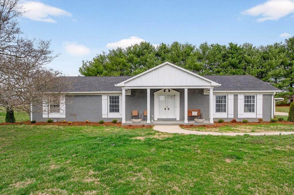 212 Oakland Dr - Photo 1