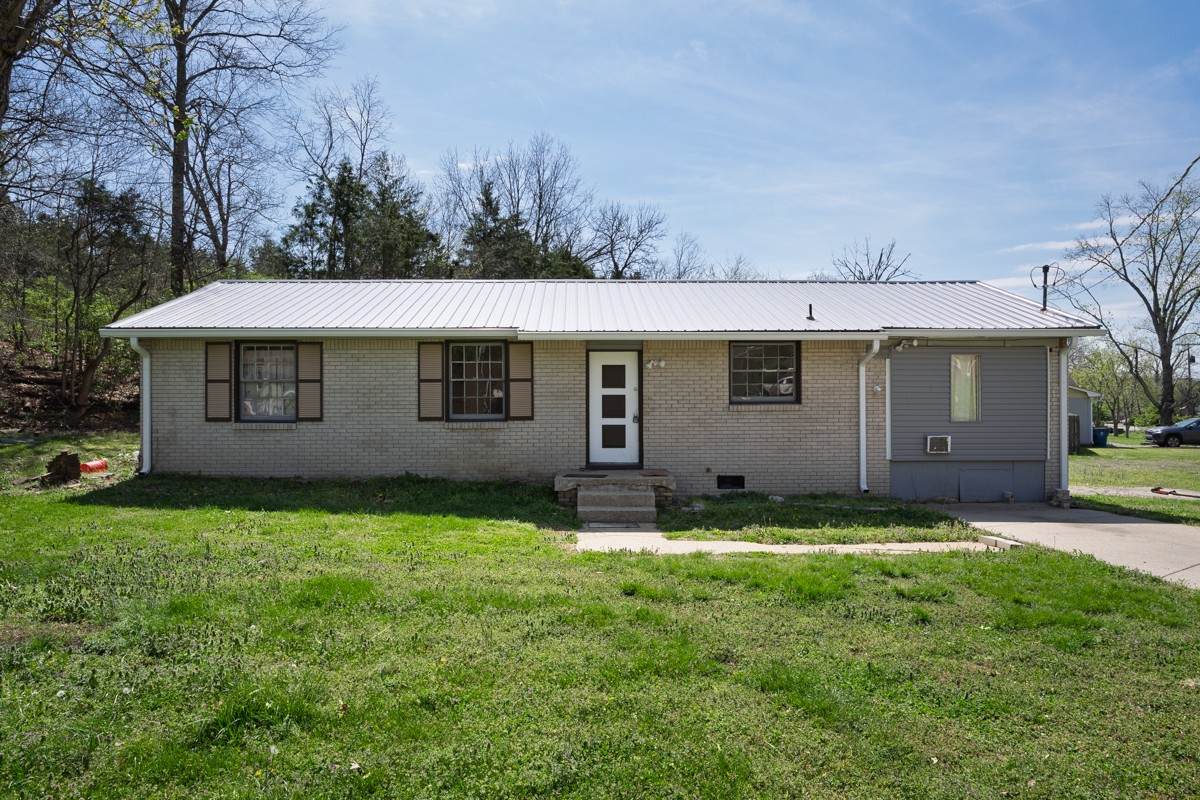 104 Hilltop Dr - Photo 1