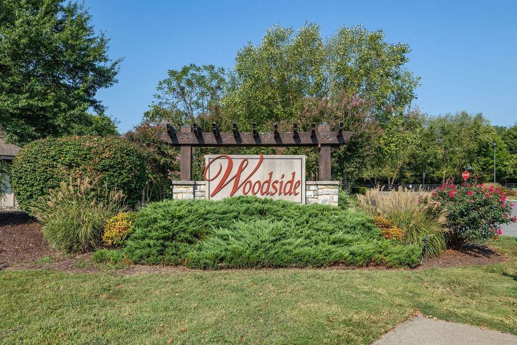 2050 Hemlock Dr - Photo 1