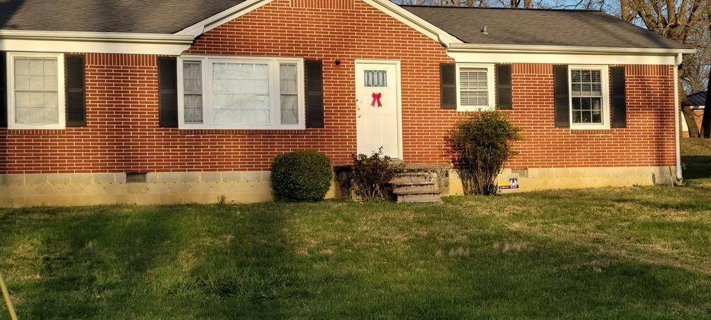 1315 Maddux Ave - Photo 1