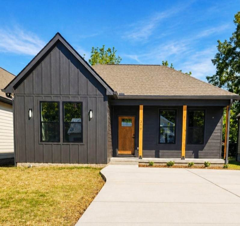 319 Jackson St - Photo 1