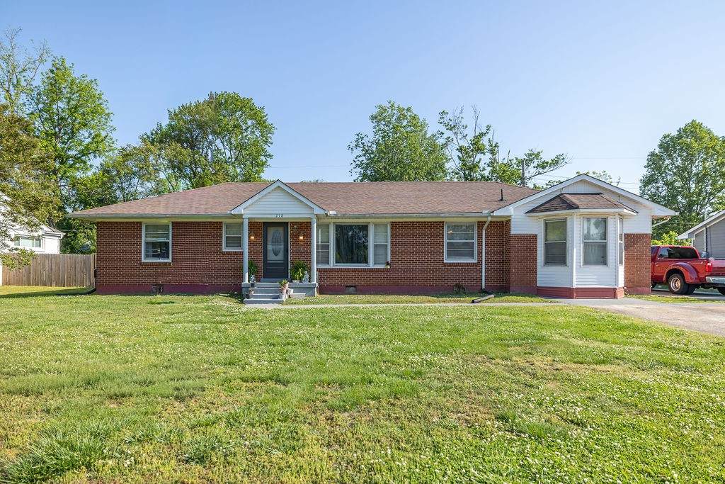 218 Admiral Cir - Photo 1
