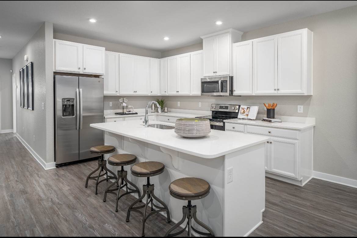 211 Pryor Dr - Photo 1
