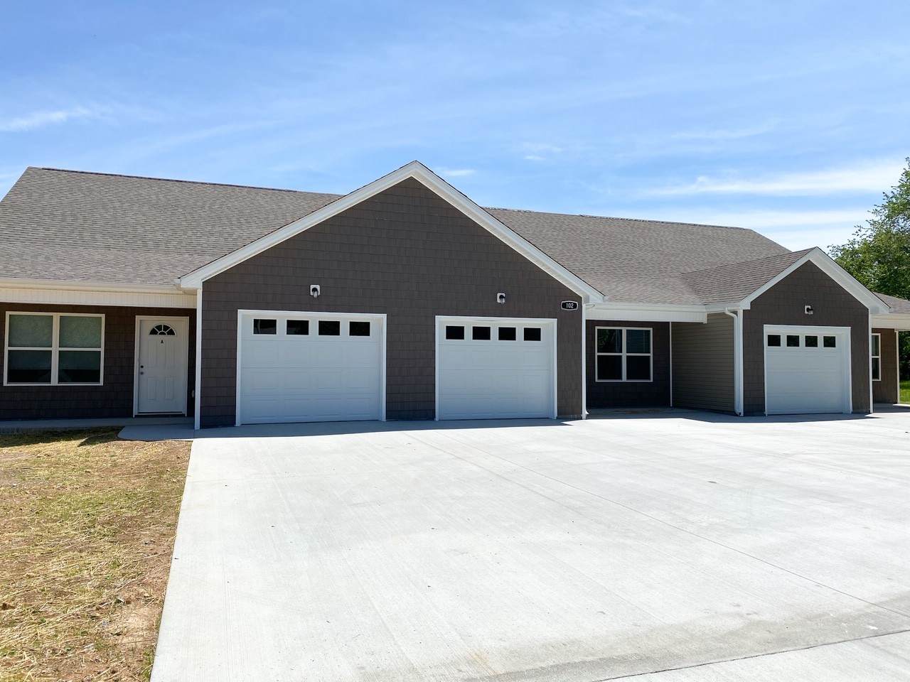 102 Meadow Ln - Photo 1