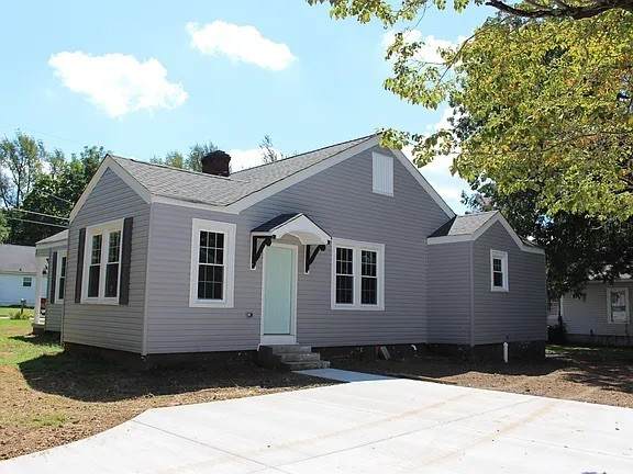 212 E Mcknight Dr - Photo 1
