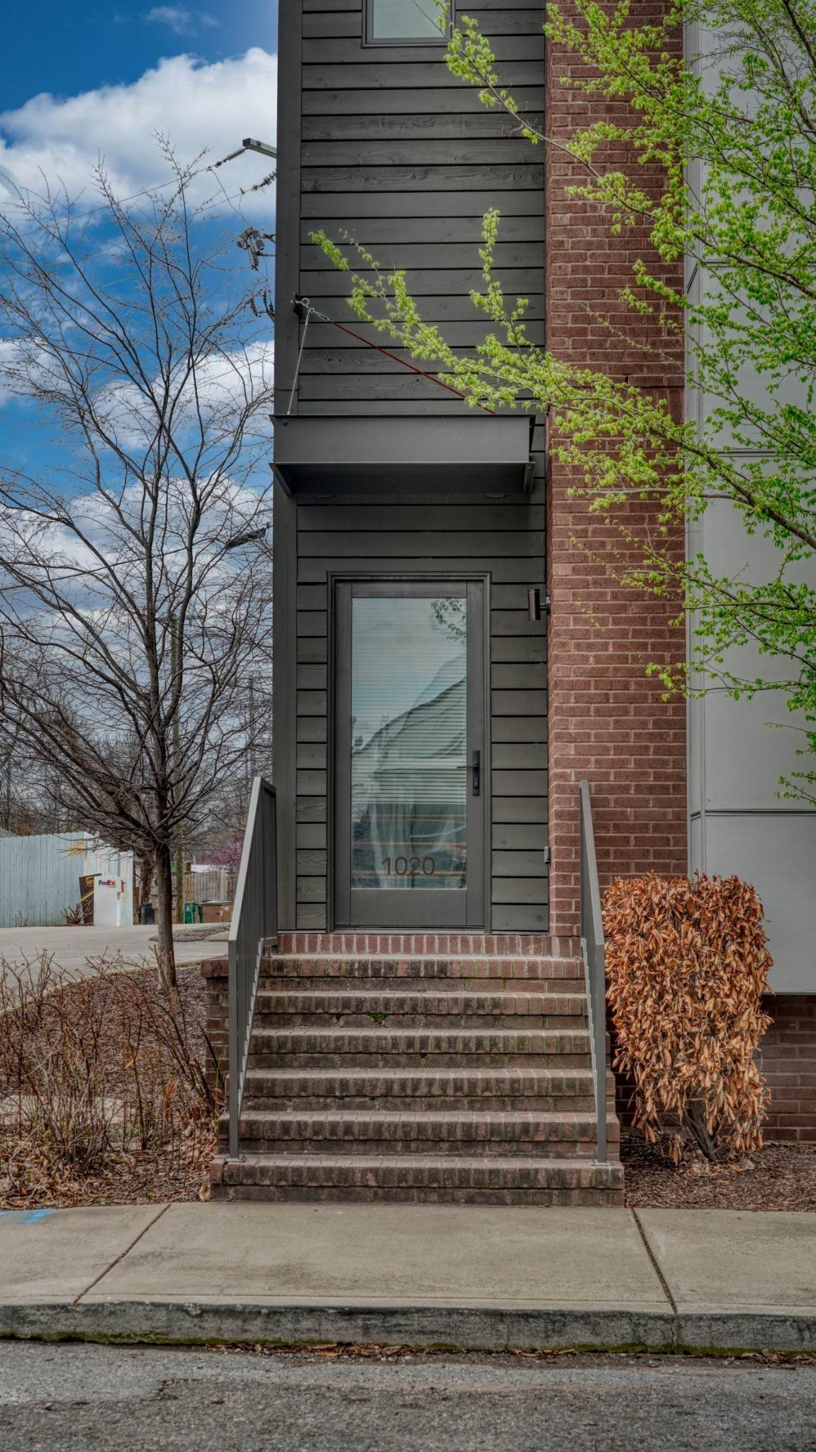 1020 Russell St - Photo 1