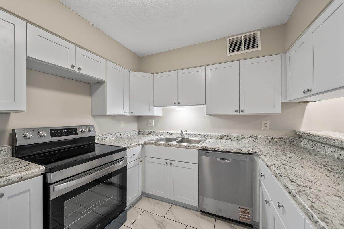 2060 Romford Ln - Photo 1