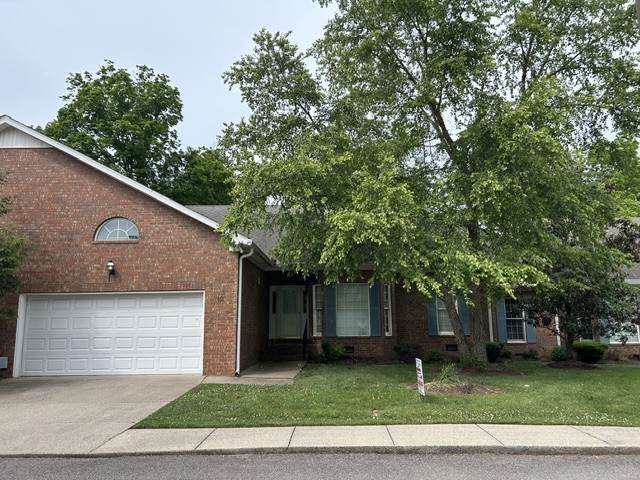 320 E Franklin St - Photo 1