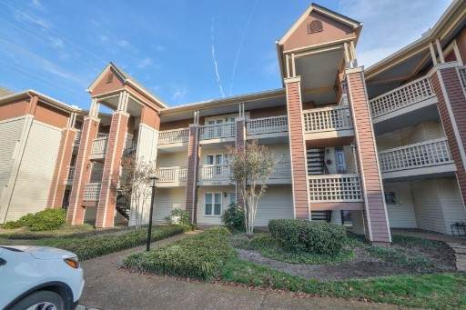 211 Hillsboro Pl - Photo 1